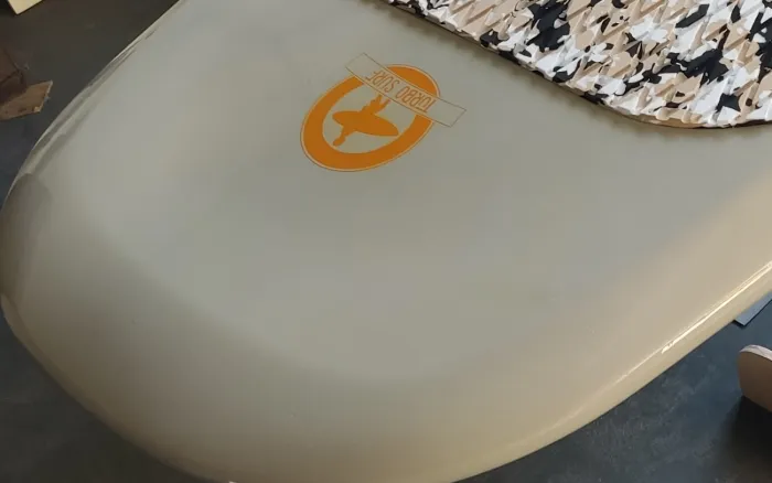 Nos deski Wydma z pomarańczowym logo TurboSurf